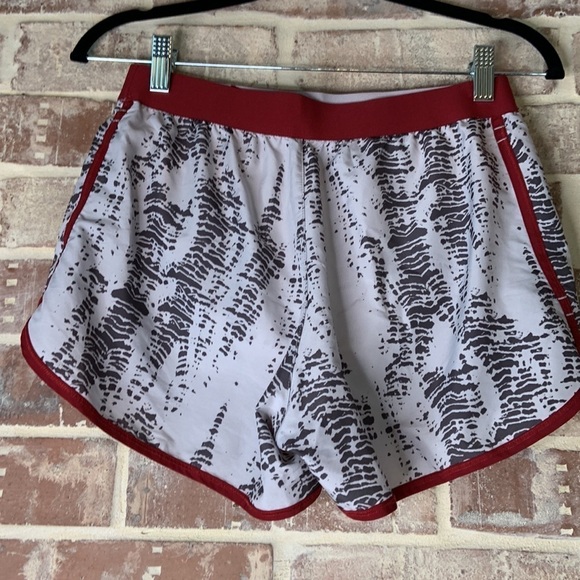 Under Armour Women's Running Shorts Size Small - Picture 3 of 6